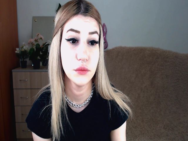 Live sex webcam photo for Alison_Moonli #269065028