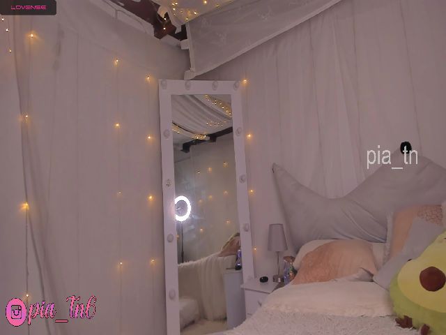 Live sex webcam photo for Pia_tn #269083475