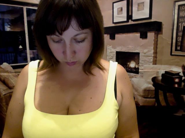 Live sex webcam photo for KattyMoul #269081050