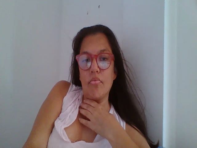 Live sex webcam photo for SweetLola01 #269076126