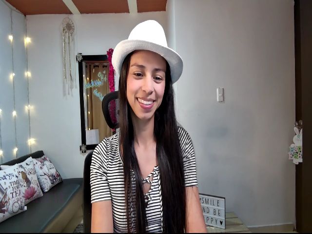 Live sex webcam photo for Aliicia #269082242