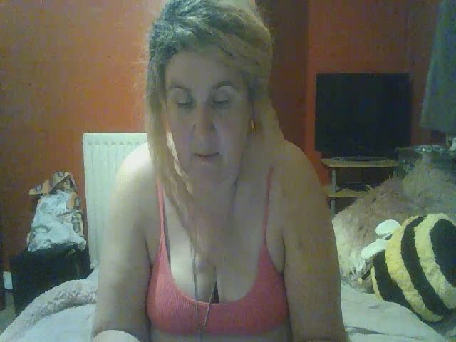 Live sex webcam photo for YUMMYMUMMY39 #269082327