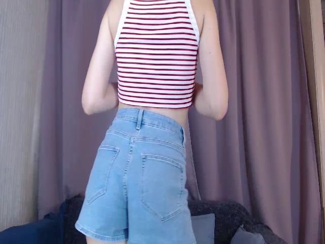 Live sex webcam photo for HotSwJenna #269066813