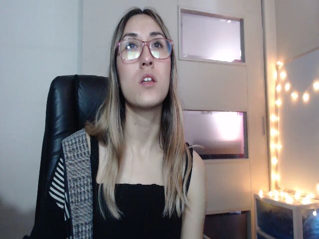 Live sex webcam photo for Ninimoon #269075557