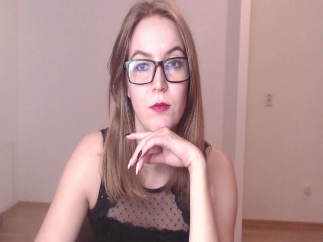 Live sex webcam photo for ALESSA_MOON #269076873