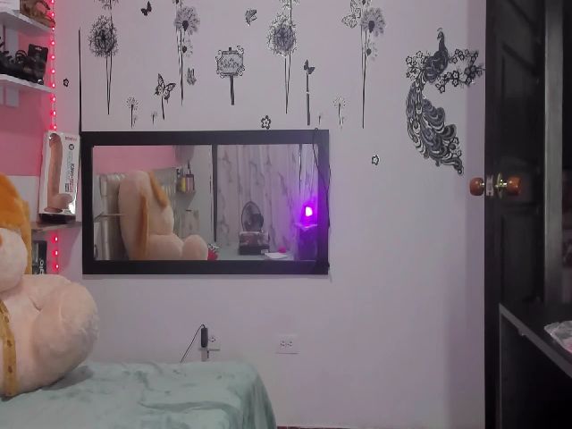 Live sex webcam photo for AlessaKitty #269075866