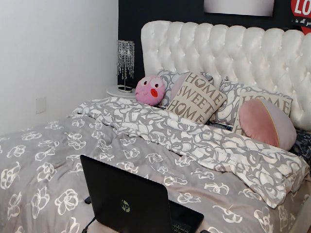 Live sex webcam photo for BlondeeFairy #269074526