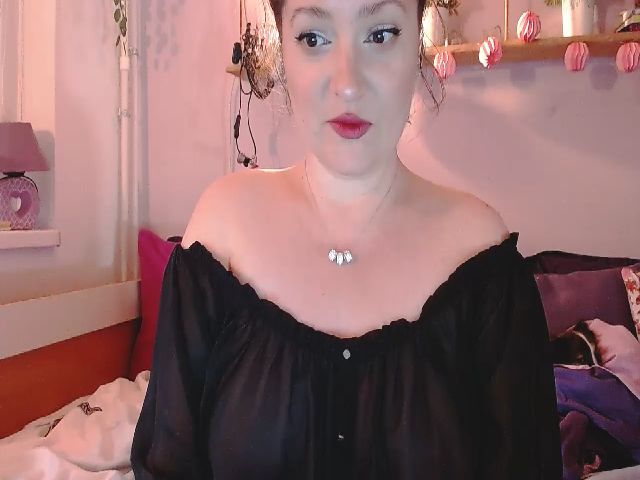 Live sex webcam photo for YourHoneyMary #269068134