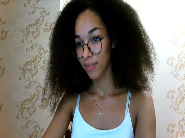 Live sex webcam photo for Carmel_Dee #269063157