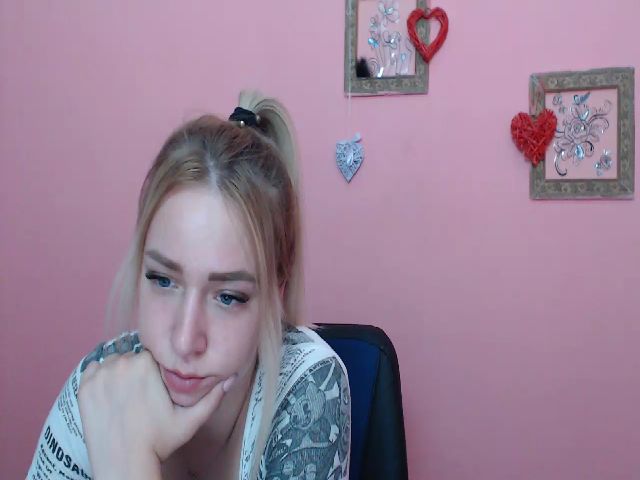 Live sex webcam photo for KetiLove_ #269077856