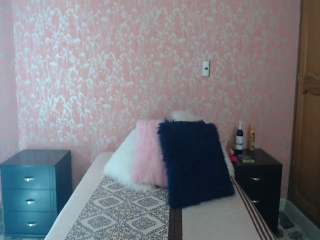 Live sex webcam photo for Violet_Mart #269081121
