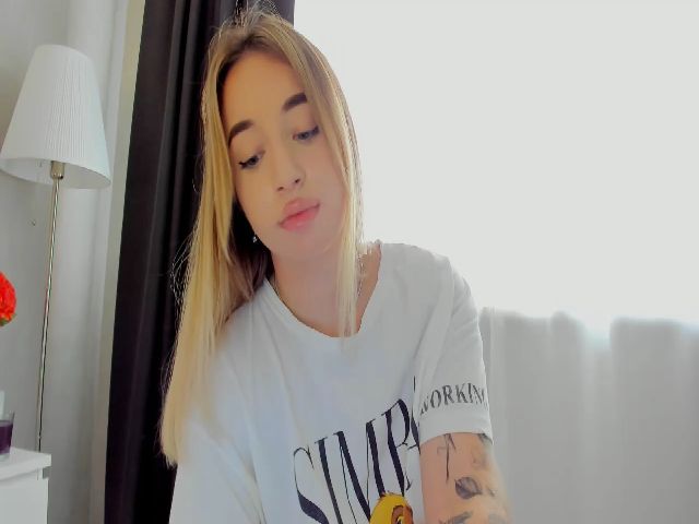 Live sex webcam photo for WhiteCattt #269070346
