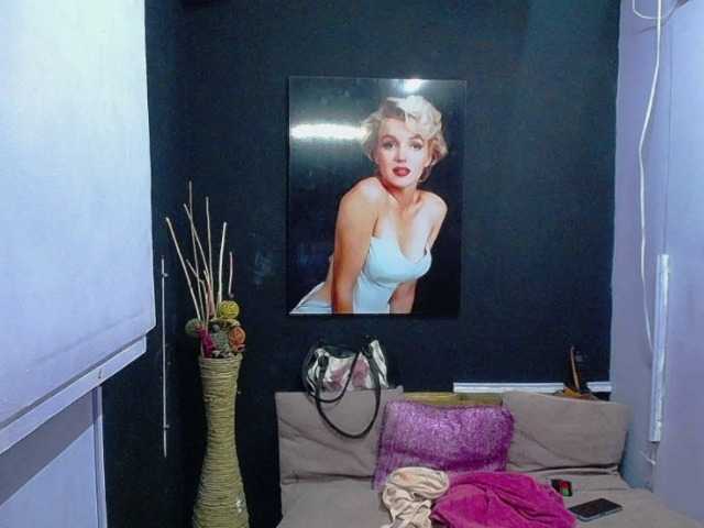 Live sex webcam photo for xxxbitcheshot #269069009