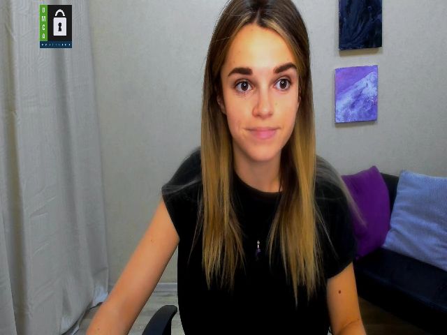 Live sex webcam photo for LoreinKis #269071305