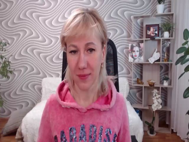 Live sex webcam photo for SvenIsolde #269080856