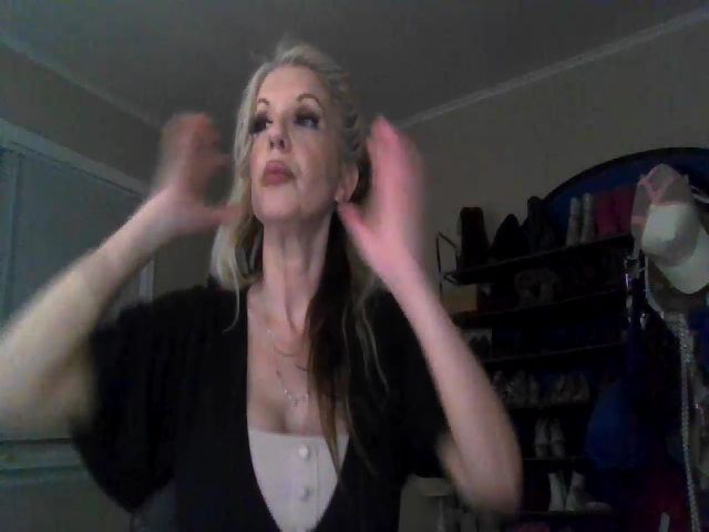 Live sex webcam photo for ElzaHh #269070456