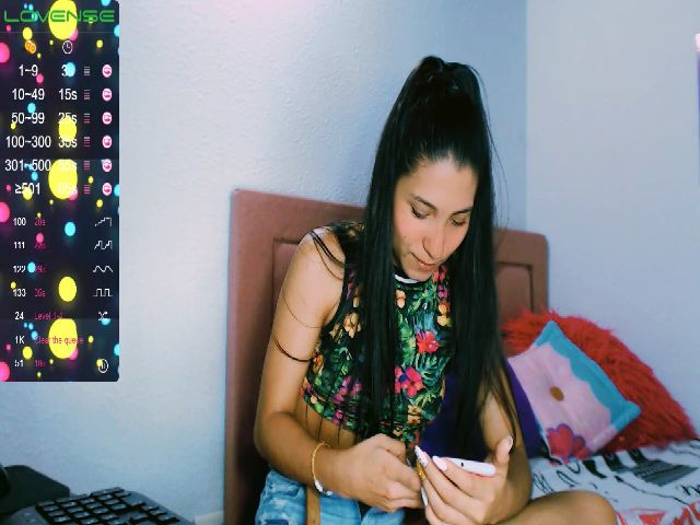 Live sex webcam photo for Emma_18x #269065201