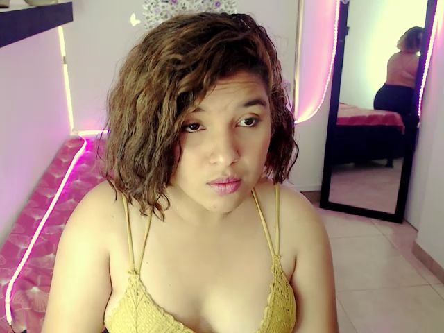 Live sex webcam photo for Alice_cruz_ #269077587