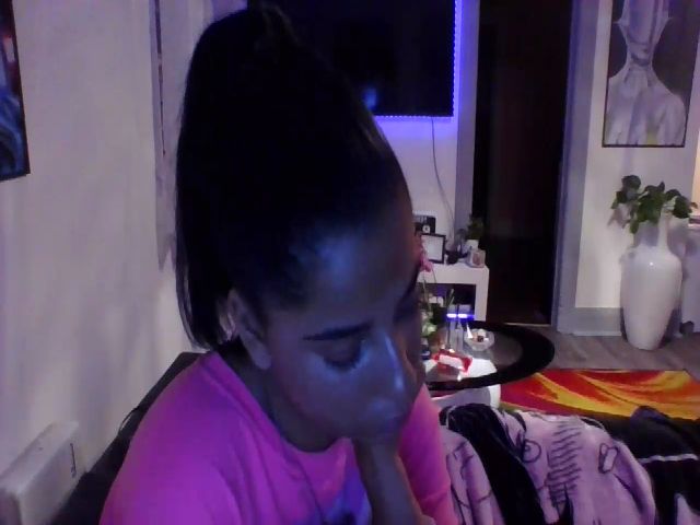 Live sex webcam photo for Venussenpai #269067264