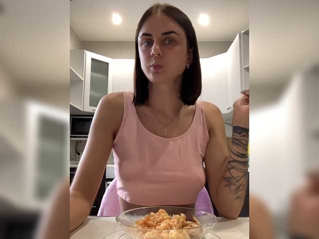 Live sex webcam photo for HannaMils #269073151