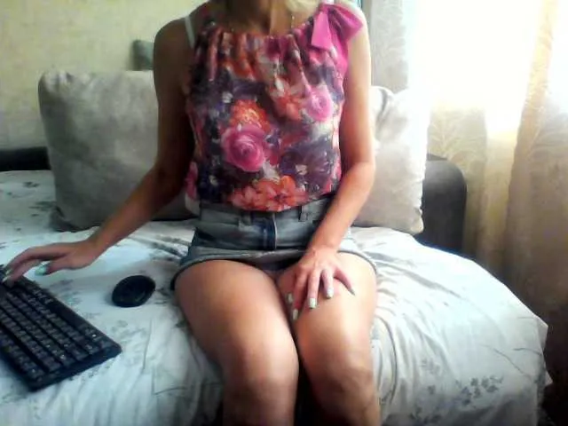 Live sex webcam photo for CuteGloria #269095358