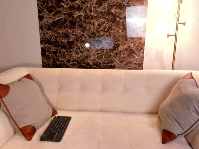 Live sex webcam photo for MayaRivera #269091601