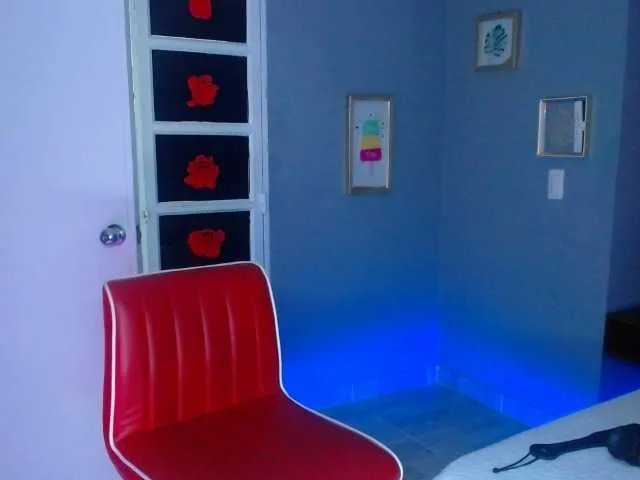 Live sex webcam photo for KarlaSmith #269085884