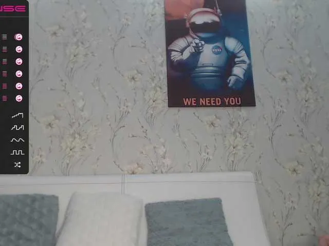 Live sex webcam photo for Foxy-Ju #269085415