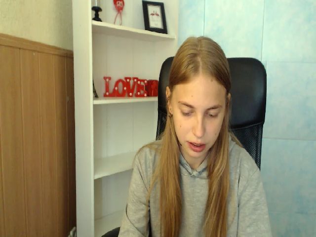 Live sex webcam photo for SshyTeen #269092017