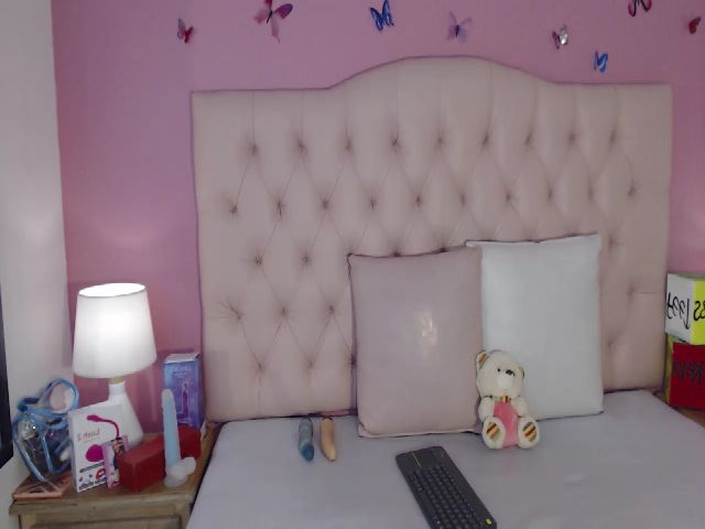 Live sex webcam photo for Crystal_Star9 #269089176