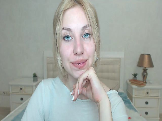 Live sex webcam photo for MollyDiamond1 #269099592