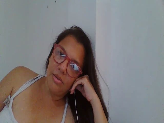 Live sex webcam photo for SweetLola01 #269103676
