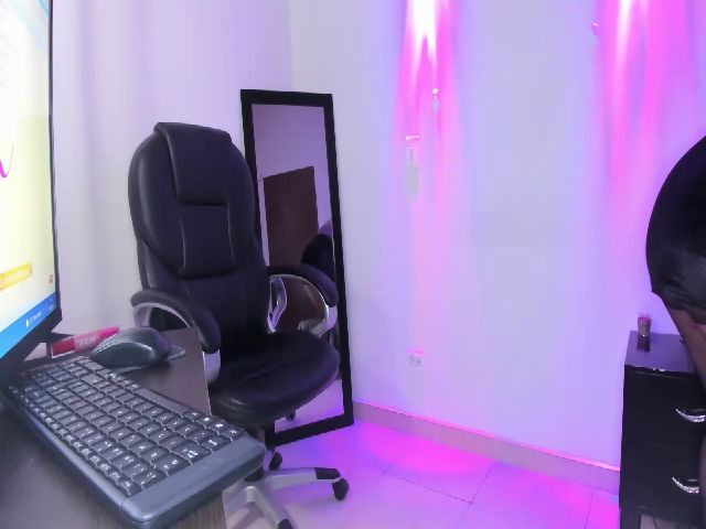 Live sex webcam photo for Annescarlett #269102762