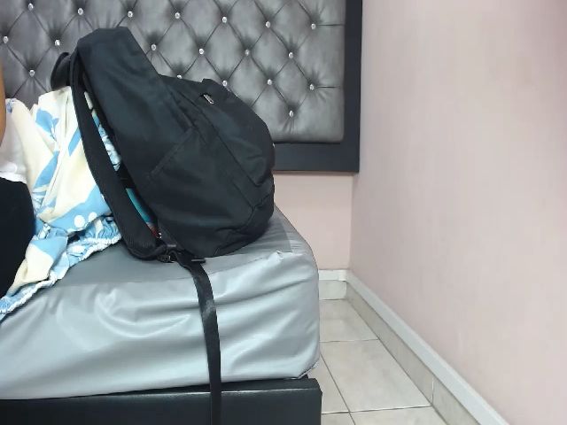 Live sex webcam photo for Candy_Holes #269097044