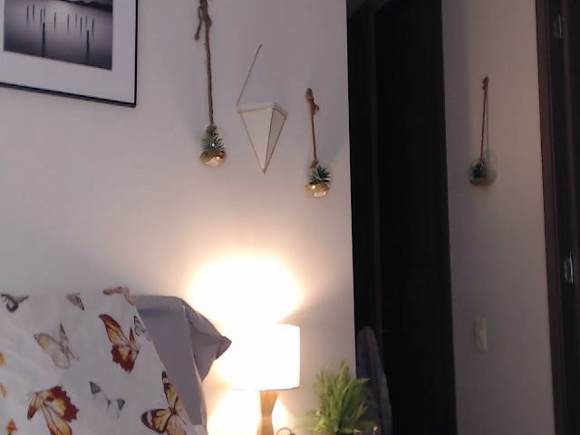 Live sex webcam photo for DaniiG_ #269088285