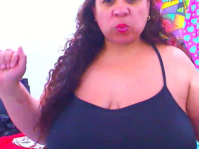 Live sex webcam photo for LatinaBigAss4 #269103282