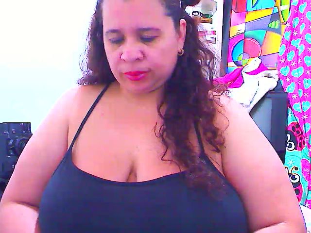 Live sex webcam photo for LatinaBigAss4 #269105665