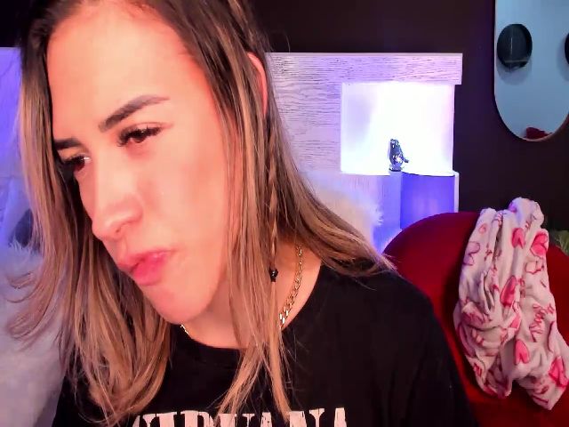 Live sex webcam photo for R4VENN_ #269092471