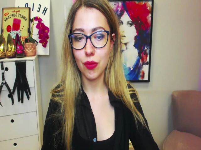 Live sex webcam photo for HeidiFLOWER #269093609