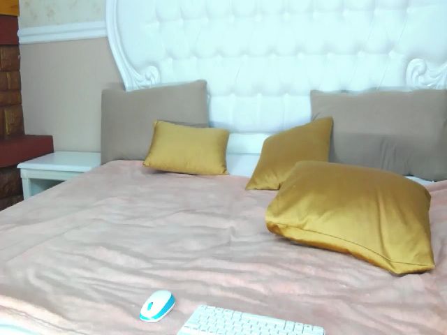 Live sex webcam photo for KellySexyLegs #269099851
