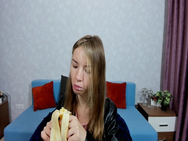 Live sex webcam photo for LindaReyy #269087076