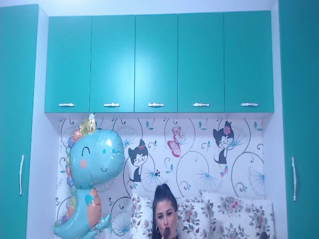 Live sex webcam photo for KinkyBrunetee #269091349