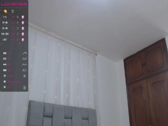 Live sex webcam photo for JuicyJessXXX #269103343