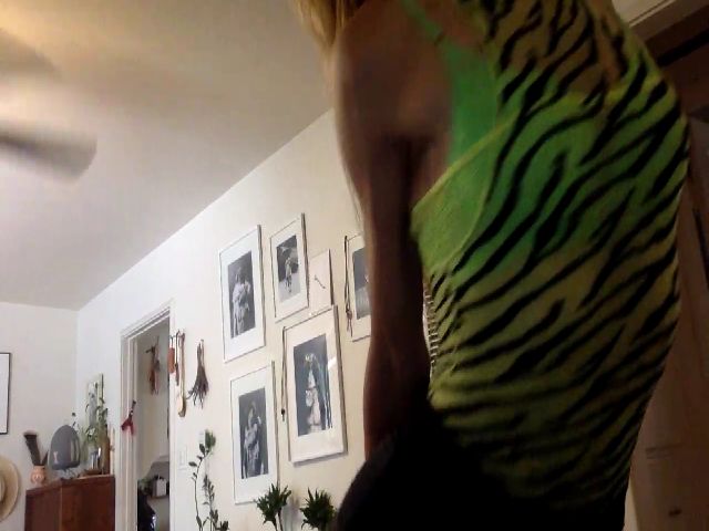 Live sex webcam photo for Omilk #269105788