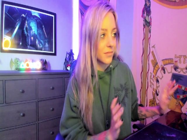 Live sex webcam photo for AstridLuxe #269097095