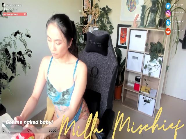 Live sex webcam photo for MillaMischief #269088304