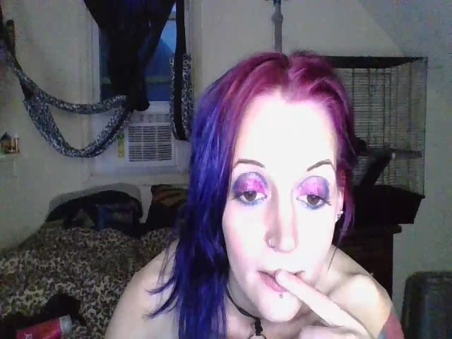 Live sex webcam photo for Lunaoddwitch #269085352