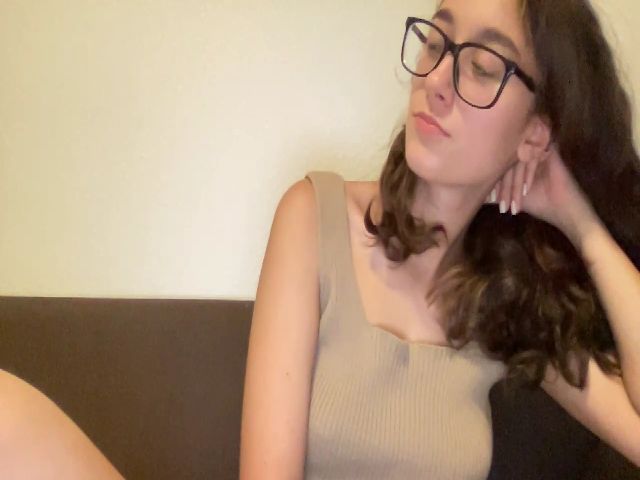 Live sex webcam photo for Kriss1924 #269099647