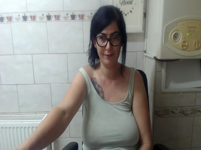 Live sex webcam photo for AmalieYours #269104211