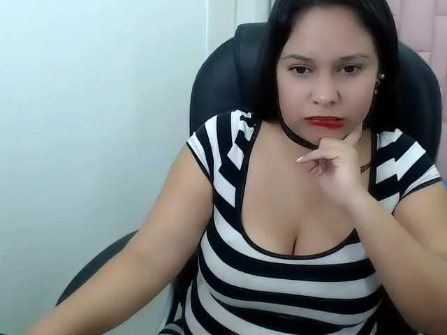 Live sex webcam photo for MollyPatrick2 #269086400